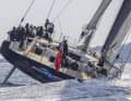 Verdier a doté la poupe, large de 7,20 mètres, d'un double safran en forme de poignard de près de quatre ( !) mètres de long. Pour réduire la résistance, celui situé au vent se lève hydrauliquement.