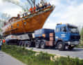 Only a few access routes to the water are suitable for transporting the shell, which weighs almost 100 tonnes. The plan of the slipway on Scharbeutz beach is being drawn up