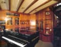 Le piano à queue, un cadeau du fabricant, a été inauguré sous l'accompagnement médiatique du pianiste vedette Justus