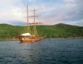 Die Reise führt durch das Skagerrak in die Nordsee, durch Ärmel­kanal und Biskaya nach Portugal. Über Madeira, die Kanaren und die Kapverden läuft „Maranatha“ die afrikanische Küste an und von dort transatlantik nach Grenada