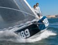 Lennart Burke (l.) und Melwin Fink beim Winter-Training auf ihrer Pogo 40 S4, der Baunummer 7, vor Lissabon