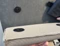 L'attacco è quasi a filo e utilizza un magnete per l'aggancio.