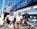 Segeln seit Jahren mit- und gegeneinander: Jürg Schneider, 58 (2. v. r.), mit vier von sechs Regattafreunden aus alten Tagen auf der Swan 65, Bj. 1973