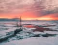 The "Pangaea" crew has been waiting to be trapped by the ice since mid-November