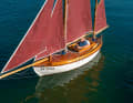 Travelling single-handed despite five sails: The Mini-Colin-Archer is steered comfortably seated with the feet
