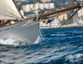 Der Drachenkopf am vorderen Ende der Ziergöhl verrät die edle Abstammung der Yacht.