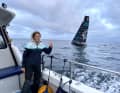 Seine Frau Natasha Gonzalez, bis Juli TV-Kommentatorin für The Ocean Race, bei der Zielankunft. Sie unterstützt ihn medial wie moralisch
