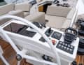 The instrument carriers on the control columns provide space for all kinds of electronics and buttons