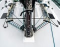 Viele Leinen für viele Trimm- und Verstellmöglichkeiten. Der Mast steht an Deck und nicht, wie auf Performance-Booten üblich, auf dem Kiel