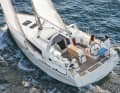 Oceanis 35: una nave con molte varianti del più grande cantiere navale del mondo. Indipendente grazie alle lunghe chines e alla barra della targa. Relativamente ampia