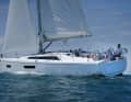 Gemäßigte Formensprache, viel Volumen, einfache Konstruktion. Die Oceanis 37.1 ist ein gradliniges, modernes Fahrtenboot ohne viel Schnickschnack