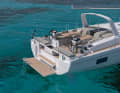 As an option for cosy hours in the anchorage, a plancha module with cooling compartment is also available in the stern. The bathing platform is huge.