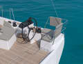 Lots of space for plenty of freedom of movement at the helm stations. And the winches can also be reached by the helmsman.
