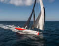 Es handelt sich dabei um das ehemalige Schiff von Romain Attanasio, ein Farr-Design aus dem Jahr 2007