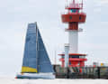 Die „Red“ von Paul Posch ist bei Kiel Leuchtturm im Ziel des Silbernen Bands und wurde in der Endabrechnung Fünfte. Die Class 40 wurde früher von Mathias Müller von Blumencron und auch einige Male von Boris Herrmann gesegelt