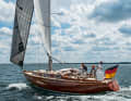 Above water, the early one-tonner has a classic look. Only the foil sails suggest that there is more to "Oromocto".