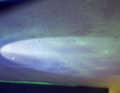 Durch den Einsatz von UV-Licht lassen sich die sonst unsichtbaren Blasen gut ausmachen. Ein geschultes Auge hilft