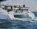 Die Davits am Heck bleiben fest angeschlagen. Auf Wunsch gibt es zusätzlich Solarpaneele zur Stromerzeugung