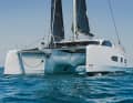 Outremer 52: questo modello sviluppato da VPLP incorpora il concentrato di esperienza del leader del mercato dei catamarani ad alte prestazioni. Secondo i dati e le prime impressioni, si tratta di una sintesi promettente, che combina il meglio degli Outremer 51 e 55 in un'unica barca. Il 52 ha dimostrato ciò che è in grado di fare nel test YACHT, che sarà pubblicato a breve: navigare su tempi di 200 metri con facilità e viziare l'equipaggio con ogni comfort. Lunghezza scafo 15,73 m; baglio 7,90 m; pescaggio 0,95 m; peso 12,5 tonnellate; superficie velica 135 m2; portata velica 5,0; prezzo franco cantiere 1.428.000 euro