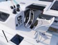 La colonne de direction est rabattable, y compris vers l'intérieur du cockpit. Différentes positions de pilotage sont ainsi possibles.