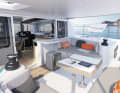 The bimini covers almost the entire outdoor area. The cockpit can also be completely closed with flexible side panels.