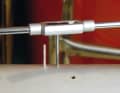 Un filetage est réalisé dans l'ancien trou et le boulon est vissé avec de la colle cyanoacrylate.