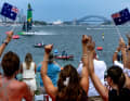Ici, les fans profitent du spectacle de SailGP sur Shark Island.