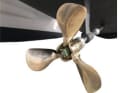 Die Propeller der E-Motoren laufen im Segelbetrieb mit, sie fungieren als Hydrogeneratoren