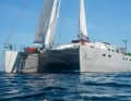 Liberté de tête : le catamaran de construction artisanale équipé pour la navigation autour du monde a une hauteur debout de 2,20 mètres.