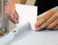 Per ricostruire il profilo del battiscopa in un secondo momento, si realizza una dima in cartone rigido sottile. Il profilo cuneiforme del battiscopa può essere ottenuto inclinando la dima