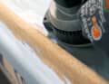 In our case, the damaged gelcoat must be removed over a large area down to the laminate. If the cracks are localised, it is sufficient to sand about two centimetres larger than the damage is visible