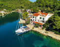A nord-est di Mljet si trova la baia di Okuklje, molto ben protetta in ogni condizione climatica.