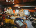 Modèles réduits de bateaux, peintures et plus encore : des antiquités nautiques dans un magasin rustique de l'ancienne ville marchande de Kragerø
