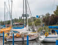 The jetties in the Dead Trave around the Teerhof Island are located in the countryside, but also directly on the motorway