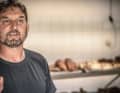 Il existe encore quatre pêcheurs avec fumoir, l'entreprise de Maik Never (photo) ou des frères Pinkis vaut le détour, on y trouve du poisson de saison, parfois aussi des crabes frais en provenance directe du Salzhaff.