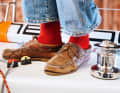 Zum Nationalsymbol haben es die roten Socken des verstorbenen Sir Peter Blake gebracht. Er trug sie bei allen Regattasiegen, seither gelten sie in Neuseeland als Zeichen des Erfolgs