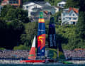 Scène du SailGP à Sassnitz avec les Bonds Flying Roos et les Los Gallos espagnols.