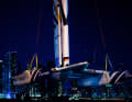 Le catamaran allemand F50 dans le décor nocturne d'Abu Dhabi