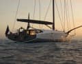 Che sbalordimento: Un semi-albero di 34 metri di lunghezza è uscito dalla sala di Baltic Yachts