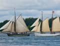 Das älteste Segelschiff Dänemarks - die Yacht "Jensine" aus Haderslev, Baujahr 1852 (links). Dahinter der Schoner "Karoline Svane" aus Svendborg, Baujahr 1885