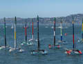 So imposant wie hier in San Francisco sieht es aus, wenn die gesamte SailGP-Flotte losrast.