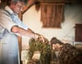 Kristian Dittmann makes cushions and more from seagrass in his beach manufactory - a fascinating raw material