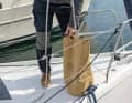 A sail bag or bailer is ideal for stowing lines such as the anchor cable. Sacks or halyard bags can hold the halyards at the companionway