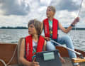 Hans und Ede sind längst keine kleinen Jungs mehr. Sie haben das Boot bereits gut im Griff