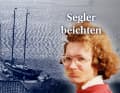 Leser Timm Weski 1976, im Hintergrund der Stagsegelschoner.