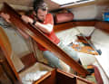 Anyone who wants to seal a leak is fighting for survival in case of doubt. The person affected will take what he can get - even if the yacht's furnishings are destroyed in the process