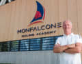 Hans-Peter Steinacher (AUT), CEO der Marina Monfalcone und zweimaliger Olympiasieger im Tornado vor dem neuen Leistungssportzentrum, indem er zu den Trainer gehören wird und das er mitgegründet hat.