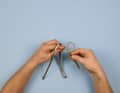 Form an eye with the front end, the loose part must lie under the part coming out of the shackle