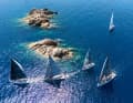 Der 11. Solaris Cup versammelte an die 80 Crews vor Sardinien, die um die natürlichen Marken der Inseln Mortorio und Soffi durch den Golf von Porto Rotondo segelten.