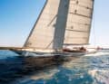 Die moderne Interpretation klassischer Linien rauscht mit 12 Knoten durch den Solent